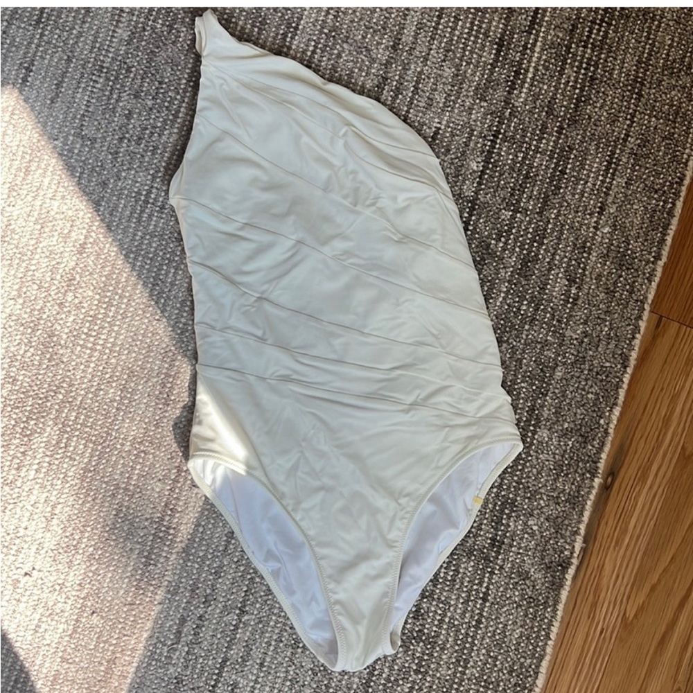 Summersalt side stroke white one piece size 6